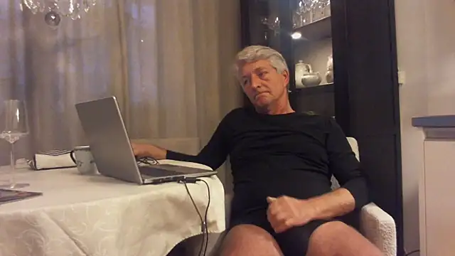 Snapshot of Swegay12-Exhi chatting on 02-06-26, 03:19 Swegay12-Exhi online show from 02-06-26, 03:19