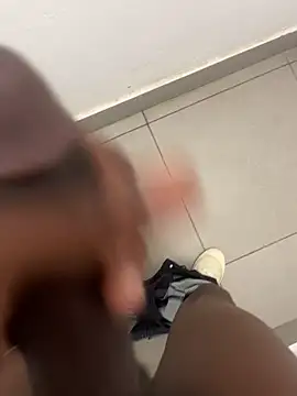 Snapshot of kamo012000 chatting on 02-24-26, 01:56 kamo012000 online show from 02-24-26, 01:56