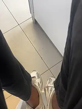 Snapshot of kamo012000 chatting on 11-07-25, 10:09 kamo012000 online show from 11-07-25, 10:09