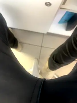 Snapshot of kamo012000 chatting on 01-09-26, 08:21 kamo012000 online show from 01-09-26, 08:21