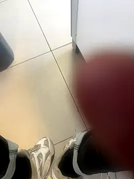 Snapshot of kamo012000 chatting on 10-11-25, 07:42 kamo012000 online show from 10-11-25, 07:42