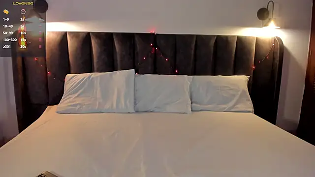 Sophie Smith19  online show from 11-25-25, 01:55