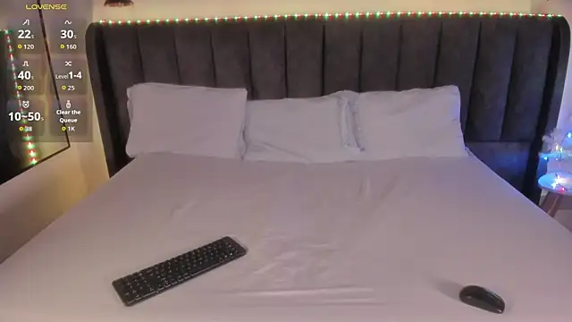 Sophie Smith19  online show from 12-17-25, 04:12