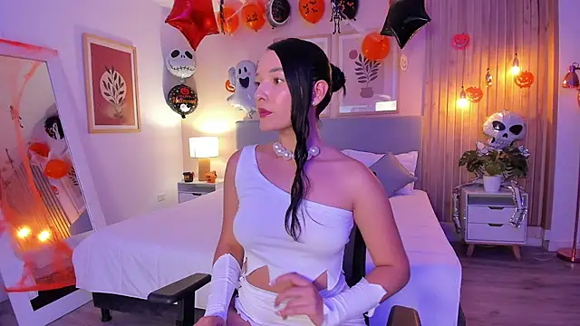 AuroraEvanss online show from 10-27-25, 09:38