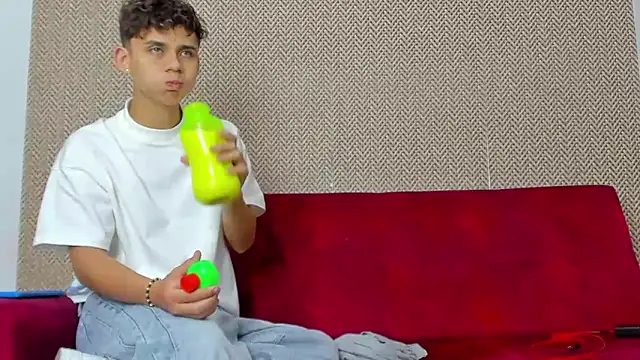 willy sexxx18 online show from 02-21-26, 08:00