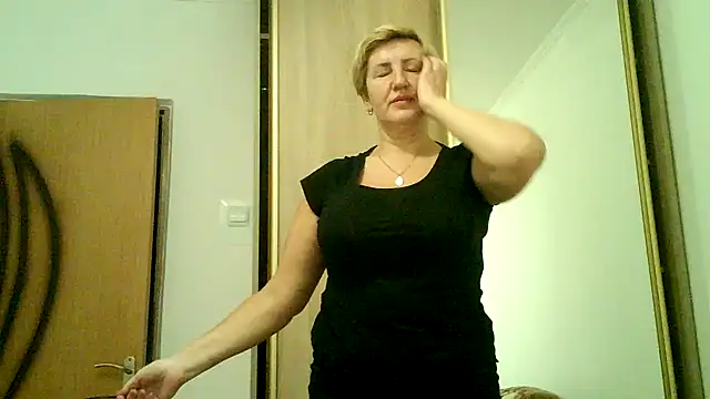 Dana4921 online show from 11-18-25, 03:04