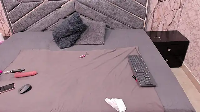 SASHA BROWNIE   online show from 01-06-26, 07:51