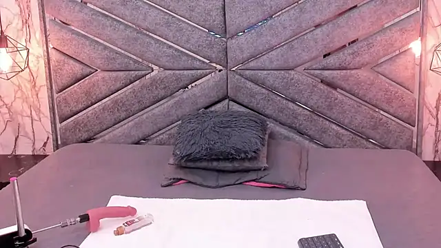 SASHA BROWNIE   online show from 11-16-25, 07:40