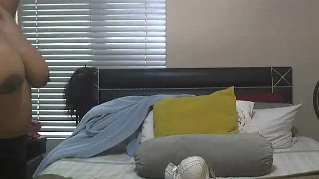 SweetBerryBliss online show from 11-17-25, 07:45