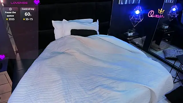 MarianaaSantos online show from 02-15-26, 11:47