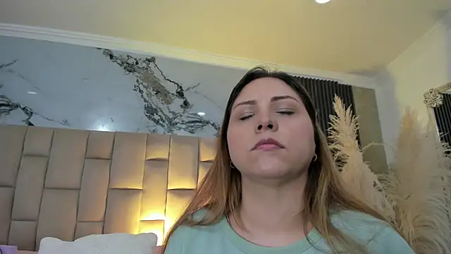 cloesummerr  online show from 04-22-26, 12:45