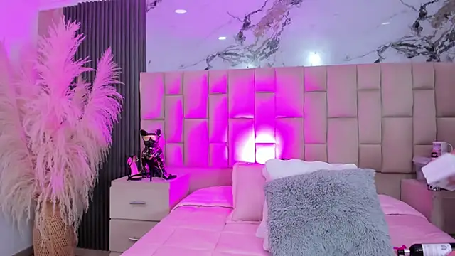 cloesummerr  online show from 03-12-26, 12:53