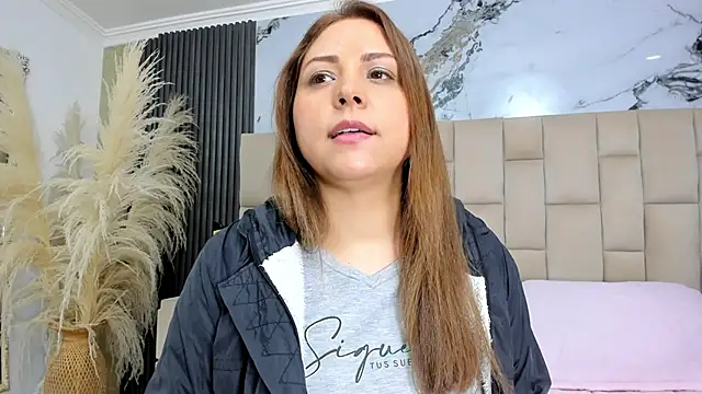 cloesummerr  online show from 05-11-26, 12:50