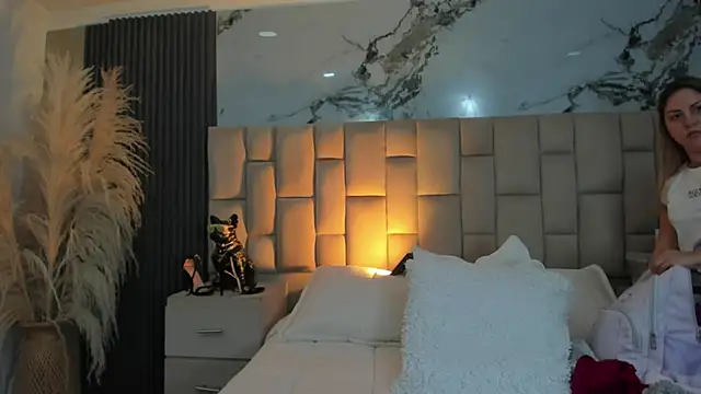 cloesummerr  online show from 03-10-26, 12:53