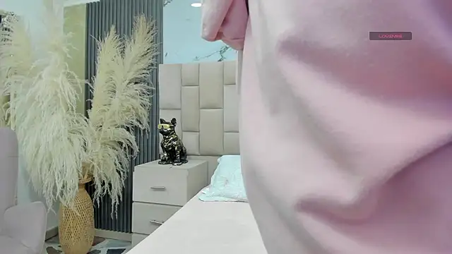 cloesummerr  online show from 02-10-26, 12:48