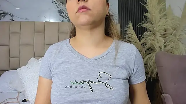 cloesummerr  online show from 02-21-26, 12:40