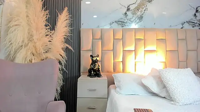 cloesummerr  online show from 02-14-26, 12:38