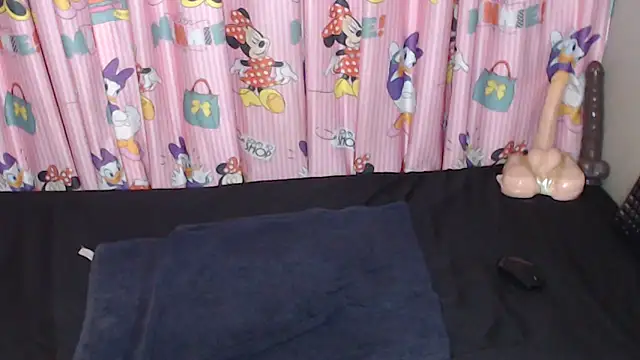 Snapshot of TrishahXo chatting on 05-12-26, 04:35 TrishahXo online show from 05-12-26, 04:35