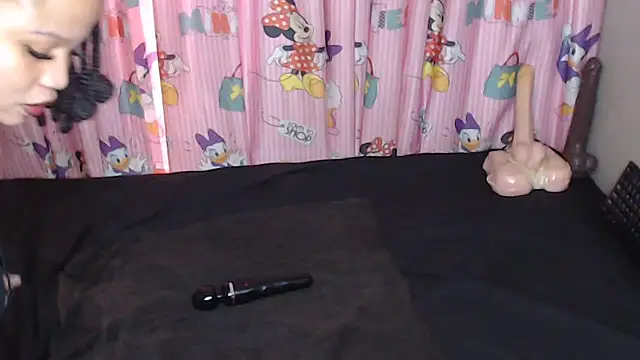 TrishahXo online show from 06-12-26, 08:12