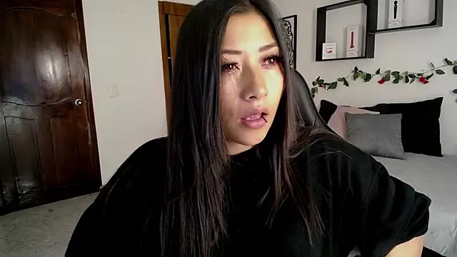 Mia 1120 online show from 10-24-25, 02:27