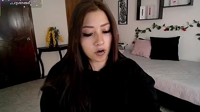 Mia 1120 online show from 10-30-25, 07:55