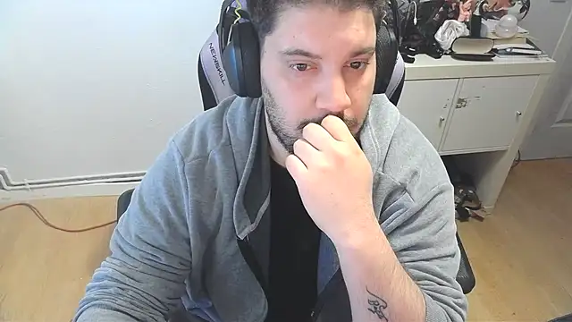 Snapshot of axelsito2 chatting on 04-04-26, 04:30 axelsito2 online show from 04-04-26, 04:30