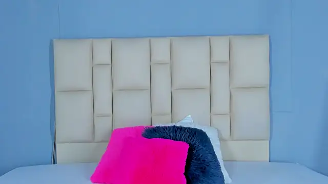 Zafiro  Brown online show from 12-20-25, 11:57