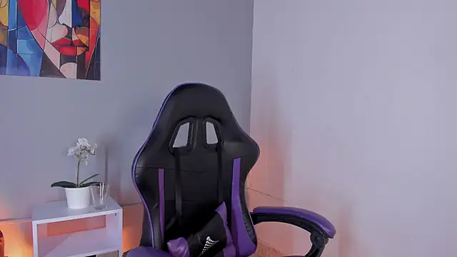 Zafiro  Brown online show from 04-10-26, 09:00