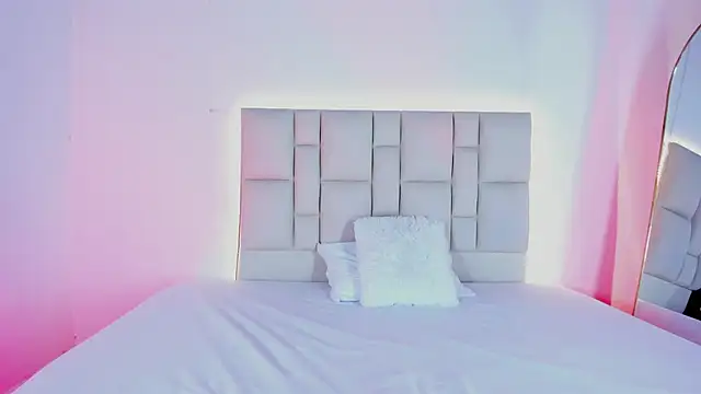 Zafiro  Brown online show from 10-24-25, 08:46