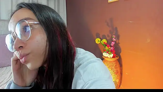 Dafne Mel online show from 11-29-25, 08:09