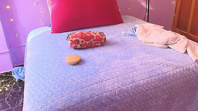 Dafne Mel online show from 11-20-25, 12:50