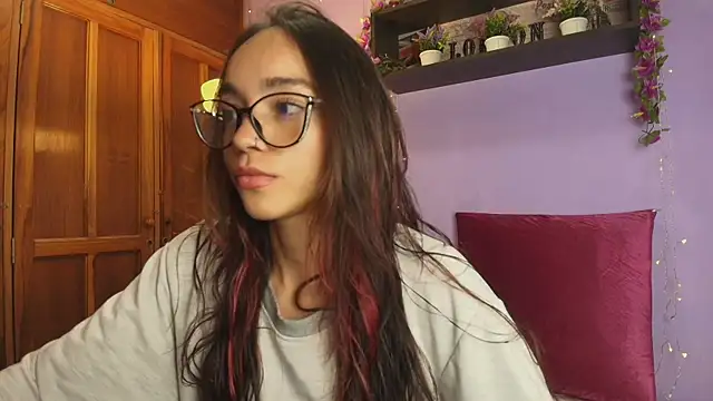 Dafne Mel online show from 10-18-25, 07:49