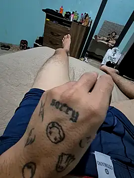 Snapshot of Saraiva2002 chatting on 01-10-26, 01:34 Saraiva2002 online show from 01-10-26, 01:34