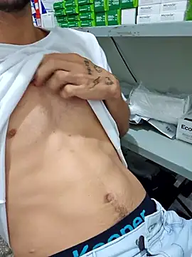 Snapshot of Saraiva2002 chatting on 10-09-25, 11:55 Saraiva2002 online show from 10-09-25, 11:55