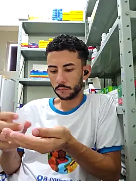 Snapshot of Saraiva2002 chatting on 09-18-25, 01:14 Saraiva2002 online show from 09-18-25, 01:14