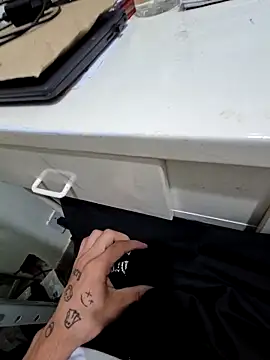 Snapshot of Saraiva2002 chatting on 12-18-25, 12:42 Saraiva2002 online show from 12-18-25, 12:42