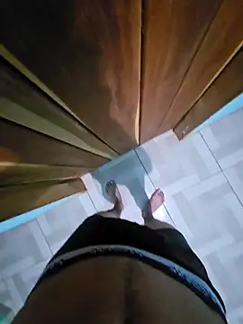 Snapshot of Saraiva2002 chatting on 11-29-25, 01:50 Saraiva2002 online show from 11-29-25, 01:50