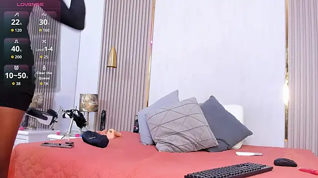 Skylar Smith  online show from 11-05-25, 12:41