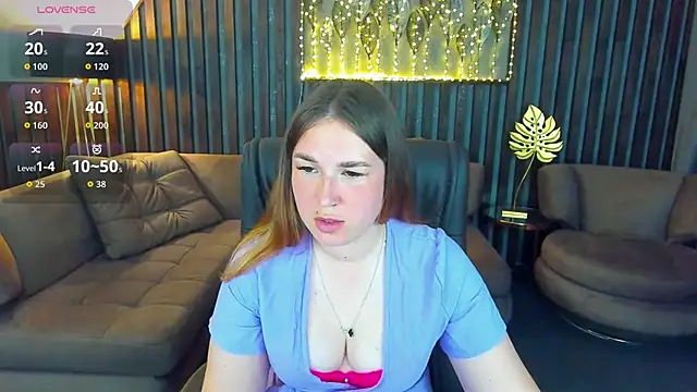 Snapshot of Sofii_darling chatting on 06-14-26, 04:30 Sofii darling online show from 06-14-26, 04:30
