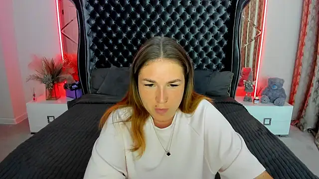 Snapshot of Sofii_darling chatting on 06-15-26, 04:17 Sofii darling online show from 06-15-26, 04:17