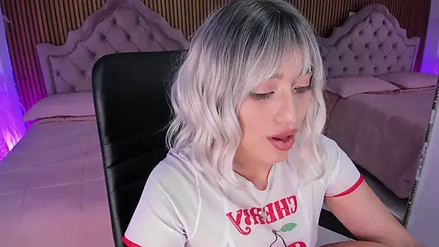 Starbutterflyy  online show from 04-05-26, 05:14