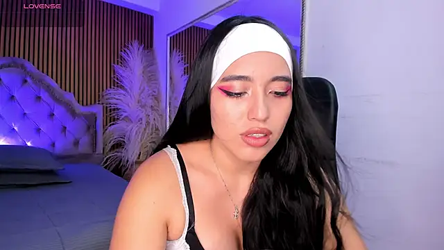 Starbutterflyy  online show from 03-04-26, 05:04