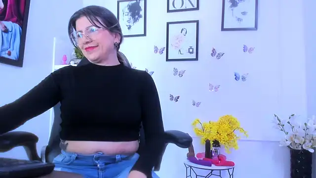 Ariana costa online show from 11-17-25, 01:48