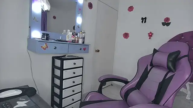 Snapshot of soffy_rosses chatting on 06-04-26, 03:33 soffy rosses online show from 06-04-26, 03:33