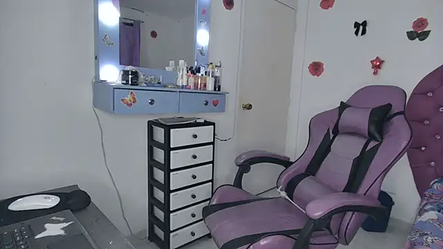 Snapshot of soffy_rosses chatting on 06-22-26, 01:55 soffy rosses online show from 06-22-26, 01:55