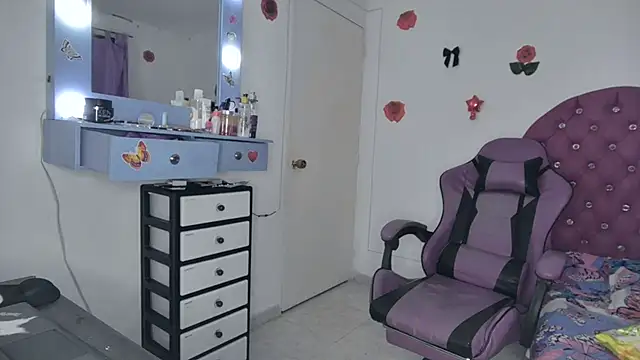 Snapshot of soffy_rosses chatting on 06-21-26, 01:55 soffy rosses online show from 06-21-26, 01:55