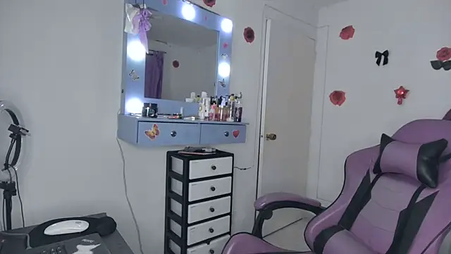 Snapshot of soffy_rosses chatting on 06-20-26, 01:54 soffy rosses online show from 06-20-26, 01:54