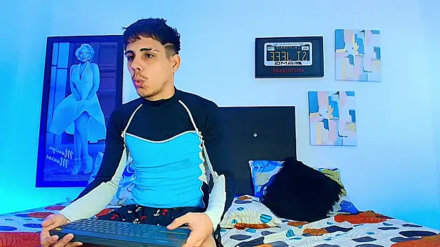 Luke Stone online show from 10-28-25, 06:51