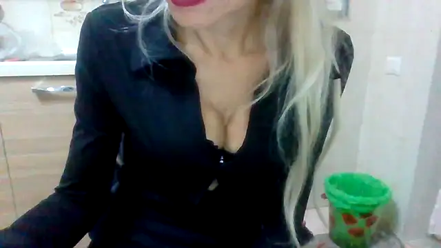 Snapshot of Kelly80 chatting on 10-22-25, 04:28 Kelly80 online show from 10-22-25, 04:28