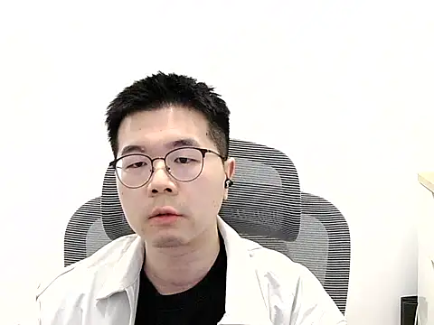 Snapshot of Adzard65 chatting on 10-28-25, 02:16 Adzard65 online show from 10-28-25, 02:16